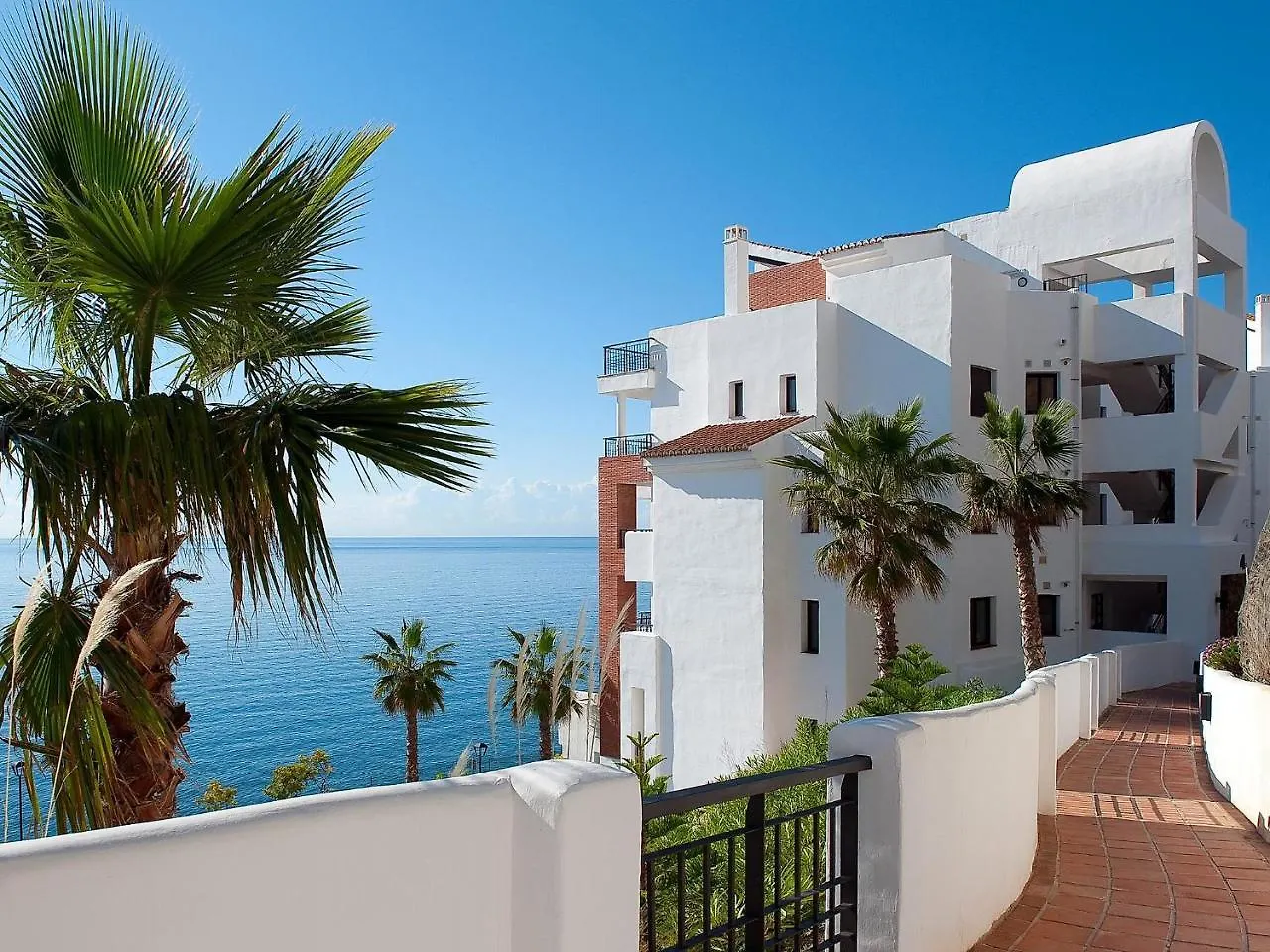 Apartment Amazing 3 Bedrooms Front Sea View- By Interhome Torrox